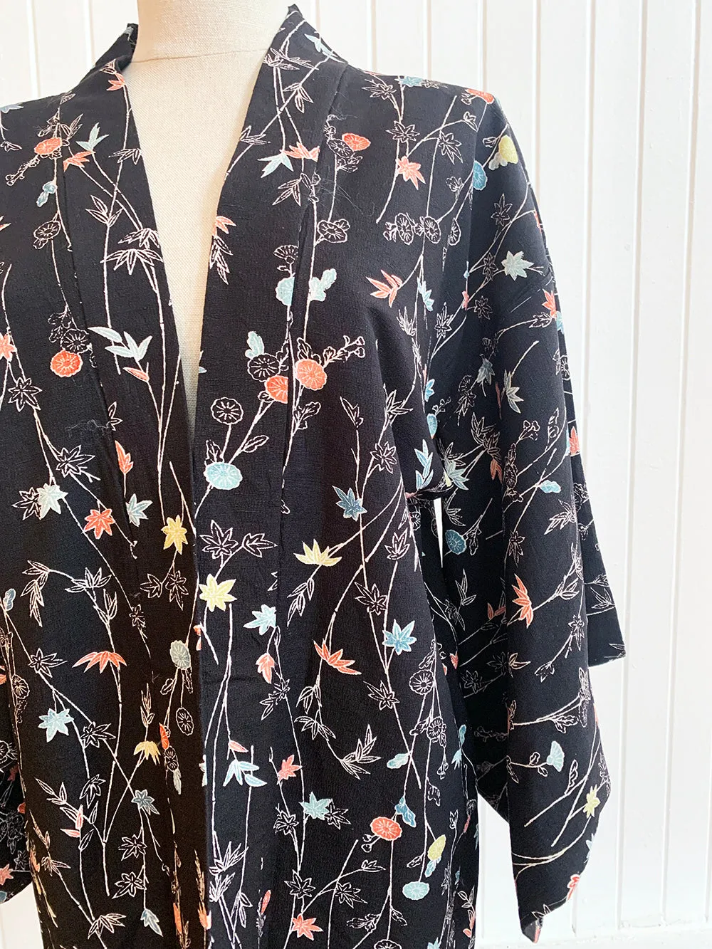 New Arrival ! Vintage Haori/Kimono Black Floral 1970s