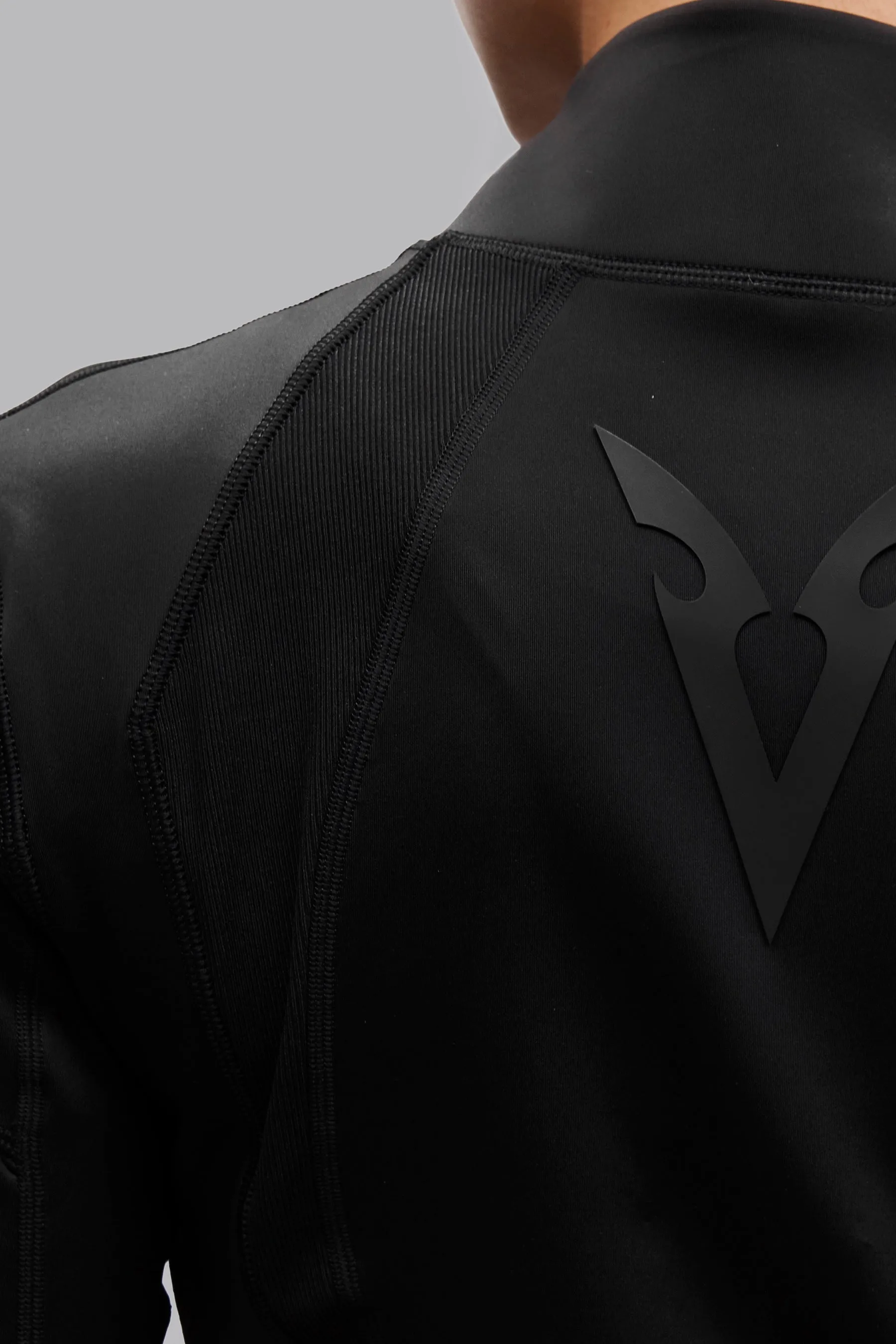 V_FORM MID LAYER - Black